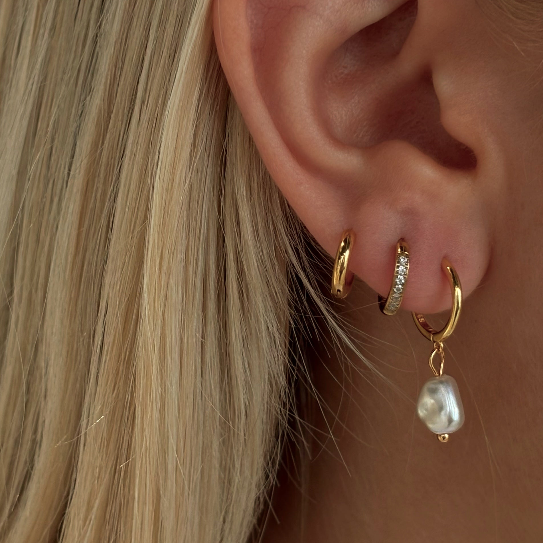 STARDUST eyrnalokkar GYLLT