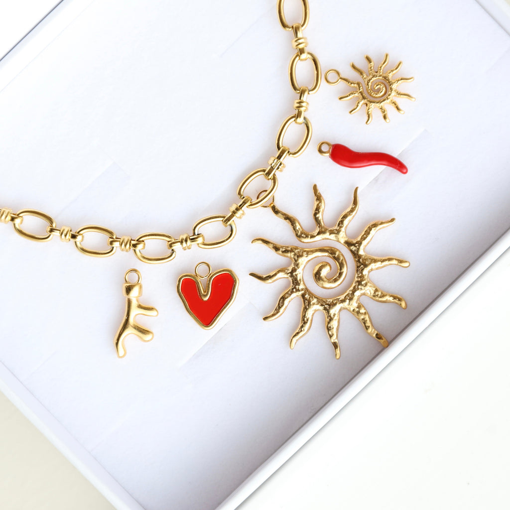 RED HEART charm - GYLLT