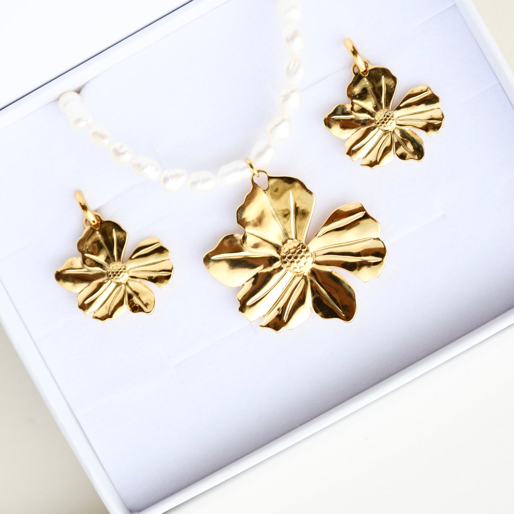 MINI HIBISCUS charm - SILFRAÐ